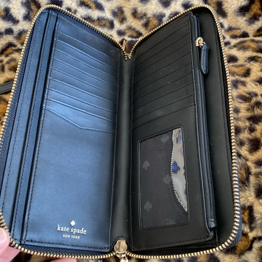 Kate Spade Carry all Staci wristlet wallet - Picture 7 of 9